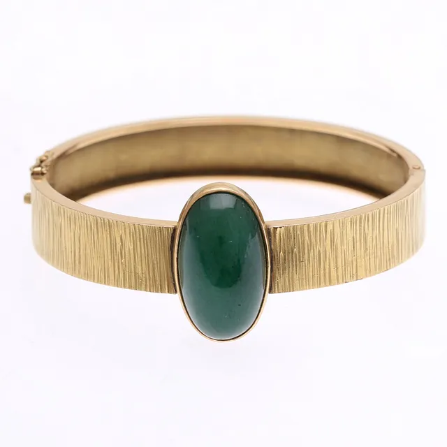 CAPDEVILA JEWELLERS. Bangle bracelet in textured gold and aventurine.