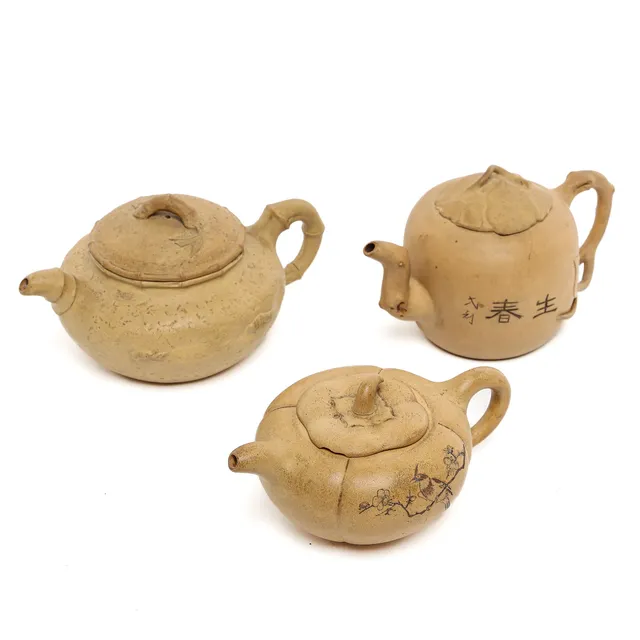 Collection of three Chinese Yixing teapots, 1900s (3)