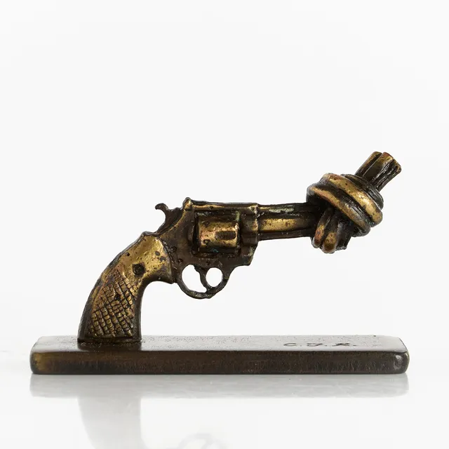 CARL FREDRIK REUTERSWÄRD. "Non-Violence", monogramsignerad, skulptur, The UN PEACE SYMBOL, för United Nations (UN).