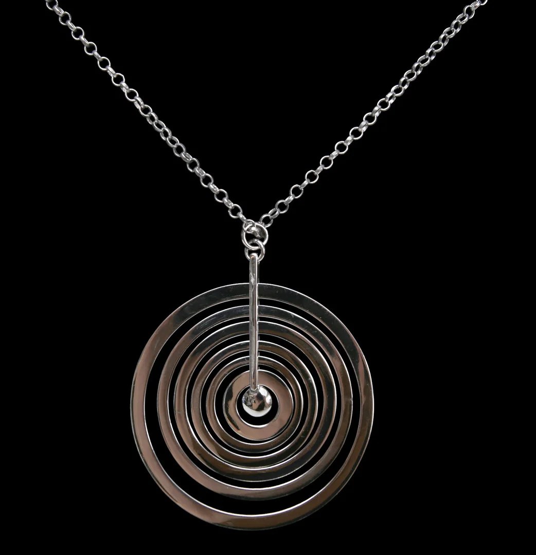 TAPIO WIRKKALA. Halssmycke, "Silvermoon", Kultakeskus Oy, Finland. Originalask, nyskick. — Necklace — Limhamns Auktionsbyrå