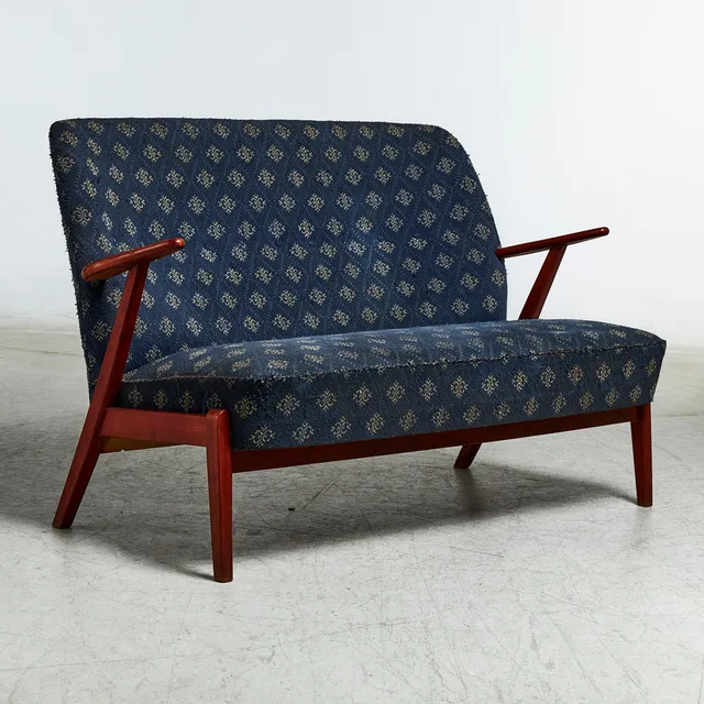 SOFFA, 1950/60-tal, stomme i betsad björk, mörkblå textilklädsel.