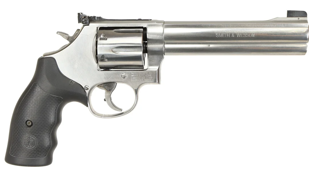 REVOLVER, fabrikat Smith & Wesson, modell 686-6, kaliber .357 Magnum, tillv.nr CTP4338, se-nr SE2345043. — Revolvers — Walter Borg