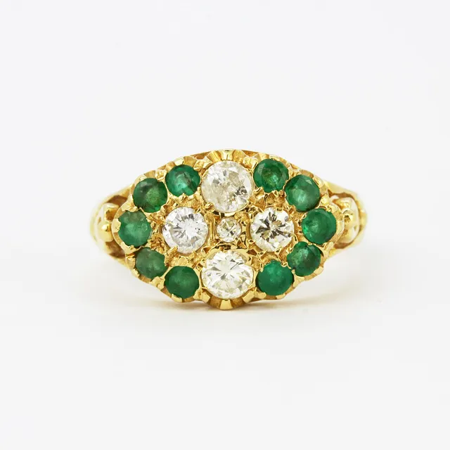 18CT YELLOW GOLD,EMERALD AND DIAMOND SET RING.