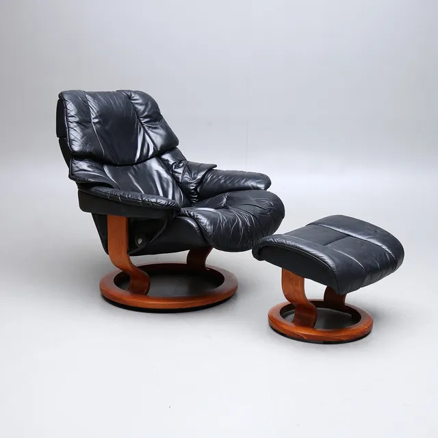 FÅTÖLJ med FOTPALL, Stressless, Ekornäs, svart skinn, 2000-tal.