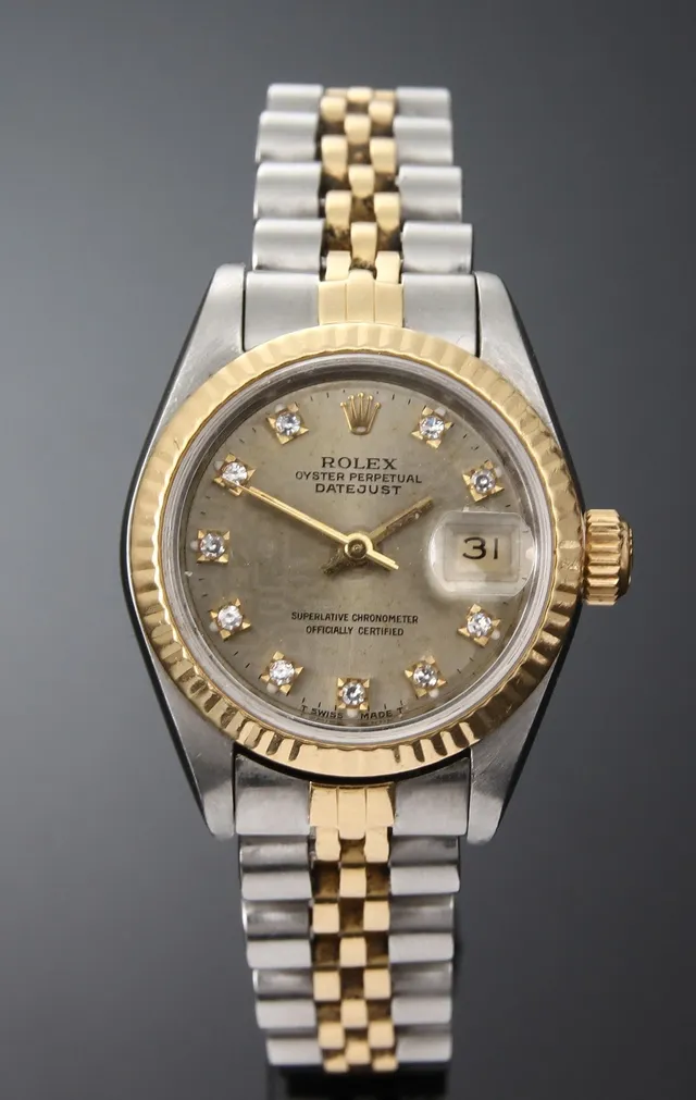 Rolex 'Datejust'. Dameur i 18 kt. guld og stål med brillanter fra 1989.