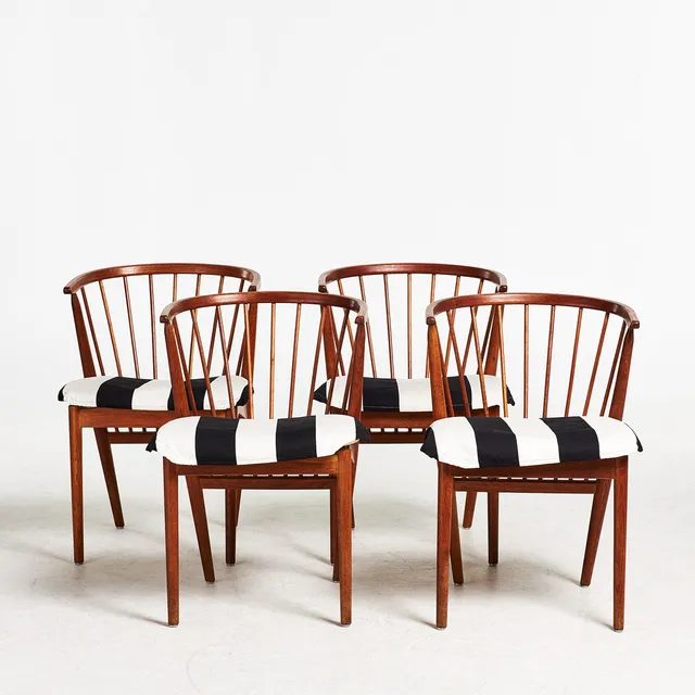 HELGE SIBAST. KARMSTOLAR, 4 st, "No 8", plakettmärkt Sibast Furniture, Danmark, 1900-talets andra hälft, betsad ek, textil från Nya Nordiska samt överdrag Marimekko.
