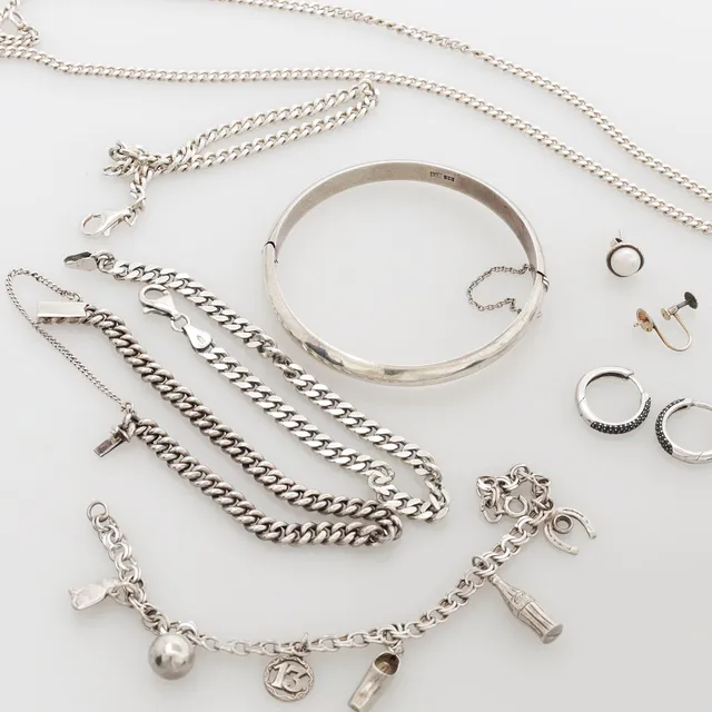 ARMBAND, HALSBAND, ÖRHÄNGEN, silver, totalvikt 72 gram.
