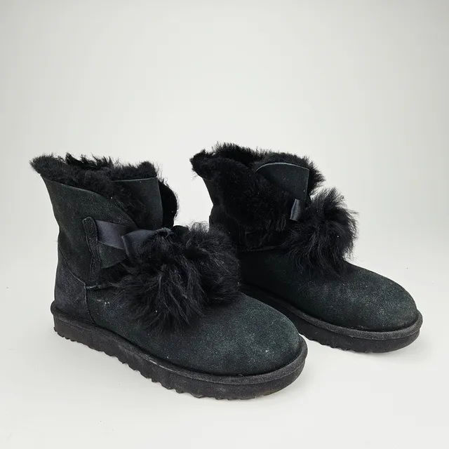UGGS. Skor. Storlek EU 41.