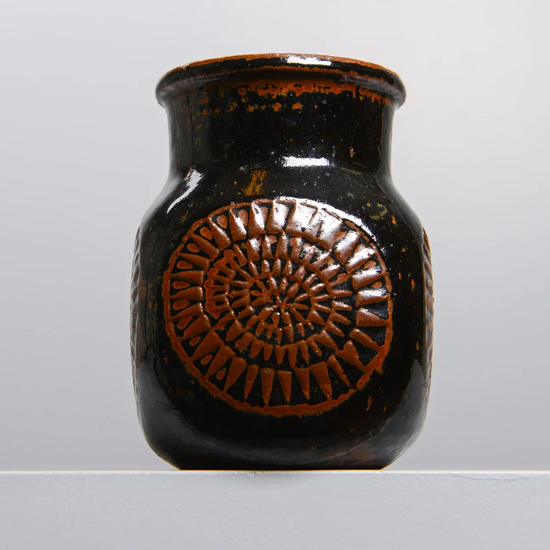STIG LINDBERG. Vas, Studiohanden, Gustavsberg, signerad. — European — Formstad Auktioner