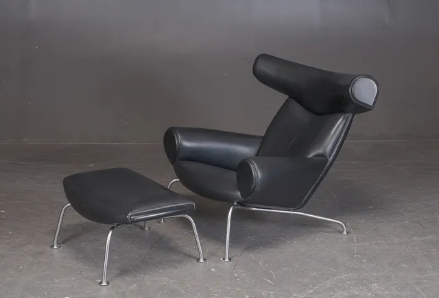 Hans J. Wegner. Lounge chair 'The Ox-chair' with footstool, model EJ100 (2)