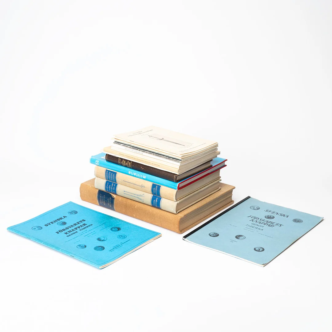 BÖCKER och LITTERATUR, tema Militaria. — Books — Auktionshuset Kolonn