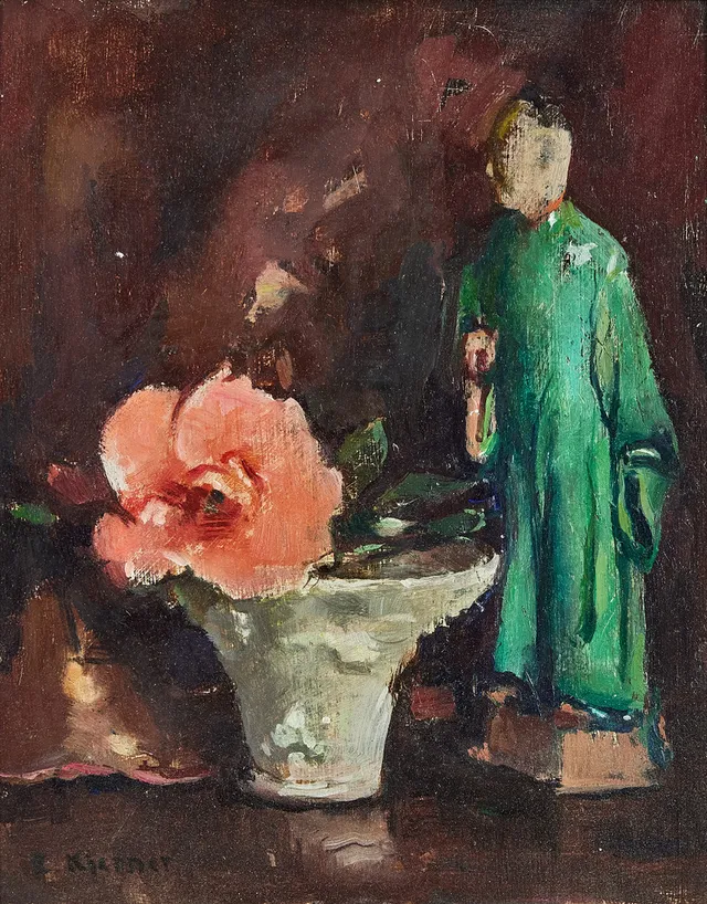ESTHER KJERNER. Stilleben med figurin och vinofferbägare i blanc du chine.