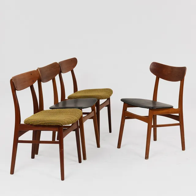 DANSK MØBELDESIGN: En samling på fire stole af teak og egetræ, Danmark, ca. 1960'erne, (4).