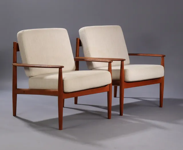 Grete Jalk. A pair of armchairs, model 118, teak. (2)
