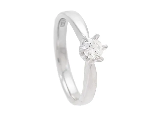 ENSTENSRING, 18K vitguld, briljantslipad diamant ca 0,25 ct, ca TW/VVS, stl 16,5 mm, 3,8 g.