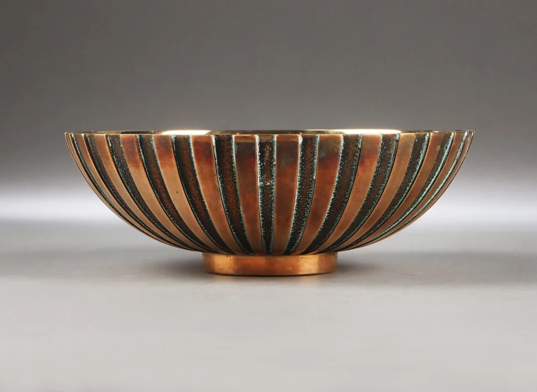 Argentor. Art deco fad af kanneleret bronze — Silver, bronze, copper and pewter/Bronze, copper, brass, pewter — Lauritz