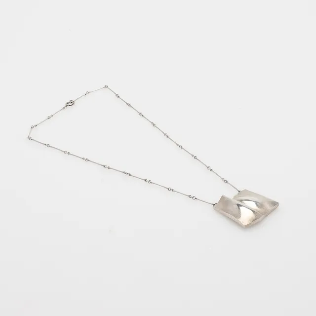 MATTI HYVÄRINEN. COLLIER.