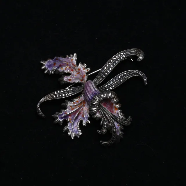 BROSCH, silver, emalj och markasiter.