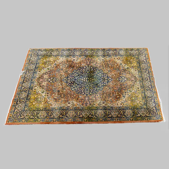 A PERSIAN TYPE WOOL RUG.