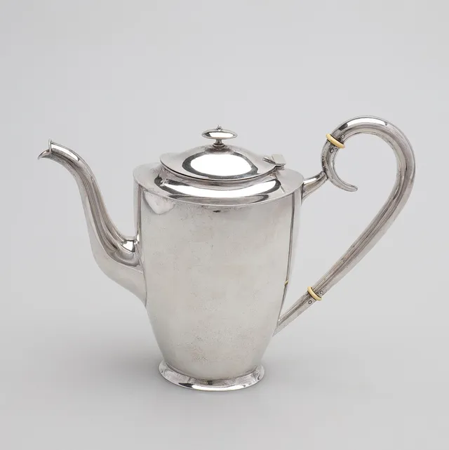 KAFFEKANNA, SILVER, 1949, 487 g. inklusive 2 isolatorer av ben.