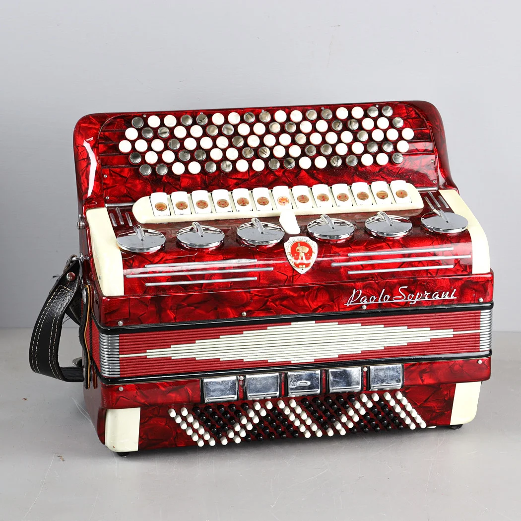 DRAGSPEL, Paolo Soprani, Philipsons Musikvaruhus, resväska medföljer. — Musical instruments — Stockholms Auktionsverk Helsingborg