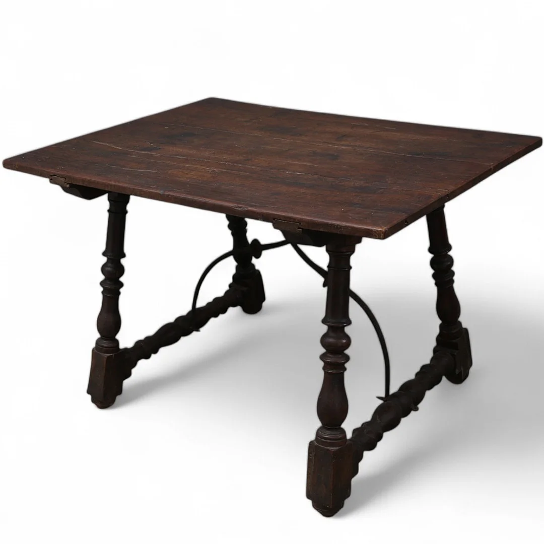 Baroque style table of guarantors in walnut wood, from the beginning of the 20th century. — Tables — Balclis