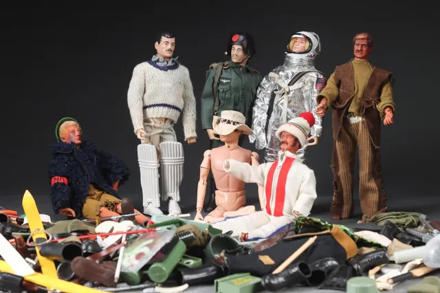 Samling diverse ældre Action-Man 1 kasse