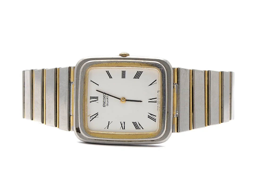 SEIKO, herrur, 27 x 31 mm, Serie nr. 441582, Ref nr. 7430, Boett nr. 7430-3450, stål, quartz, hardlexglas, skadad urtavla, skadad boett, originallänk, ca 1980. — Klockor/Seiko — Kaplans