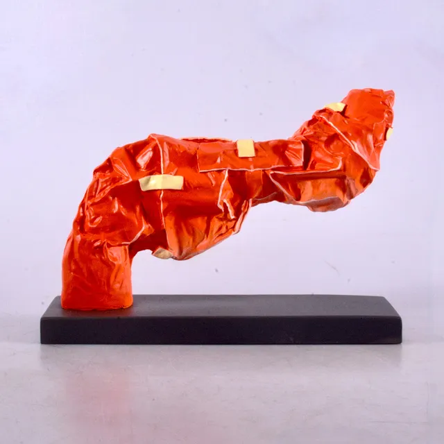 YRJÖ EDELMANN. EFTER. Skulptur, polyresin, Non Violence Project Foundation.
