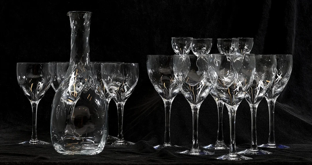 BERTIL VALLIEN. Glasservisdelar, 16 st, "Chateau", Kosta Boda. — Tableware — Gomér & Andersson Nyköping