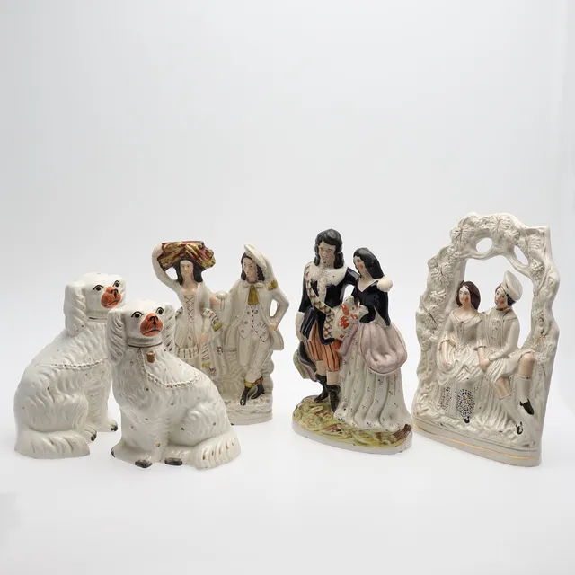 PARTI STAFFORDSHIRE-KERAMIK, 5 delar.