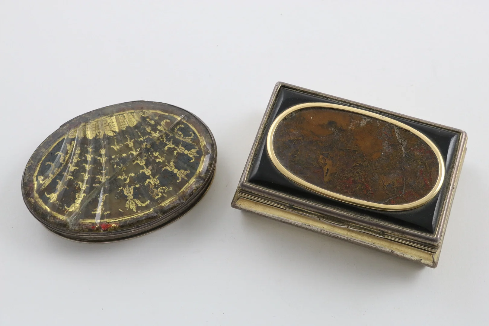 AN EARLY 18TH CENTURY OVAL SNUFF BOX. — Silver — Lawrences Auctioneers