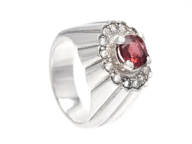 RING, silver, ovalslipad orange-rosa turmalin, vita topaser, stl 18,5 mm, vikt 13,8 g.