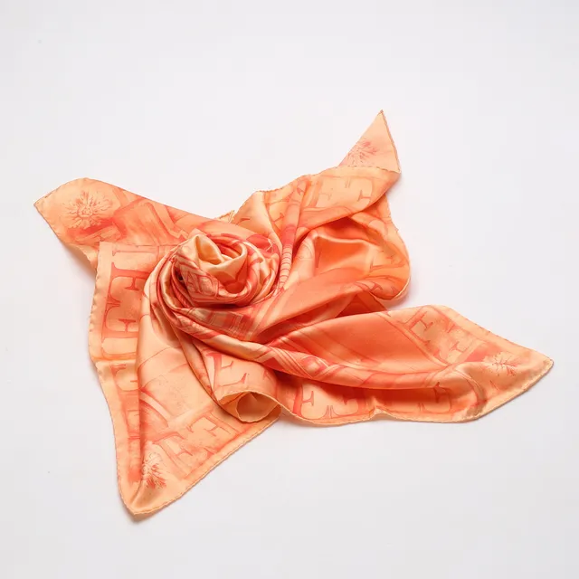 SCARF, siden, Escada.