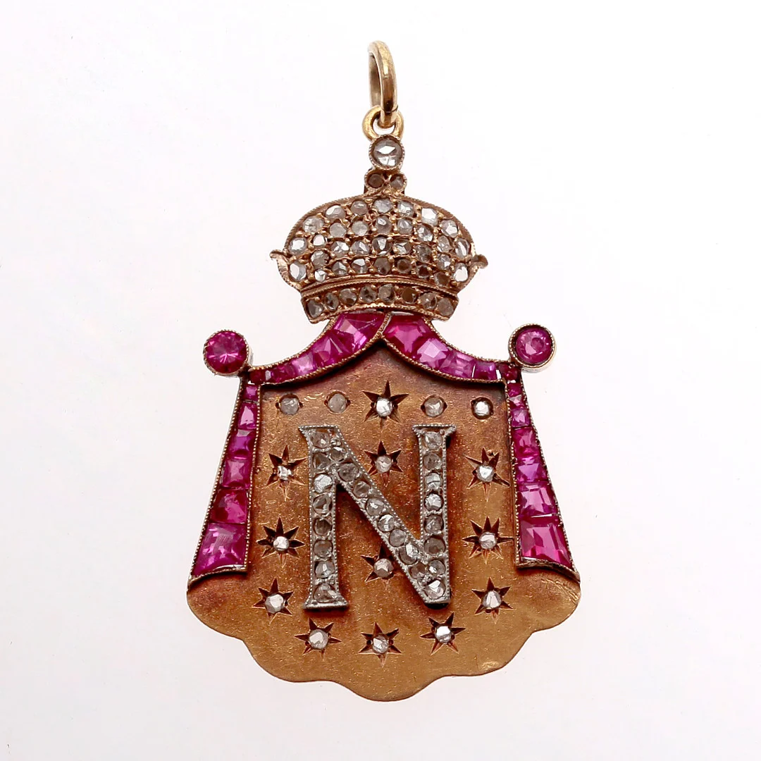 Pendant with initial crowned with diamonds, from the beginning of the 20th century. — Brooches & Pendants — Balclis