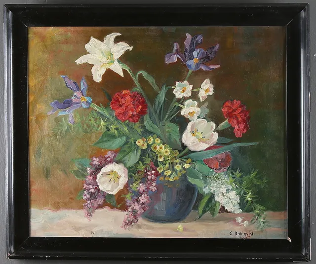 OIDENTIFIERAD KONSTNÄR. Blomsterstilleben, olja på duk, signerad och daterad -33.