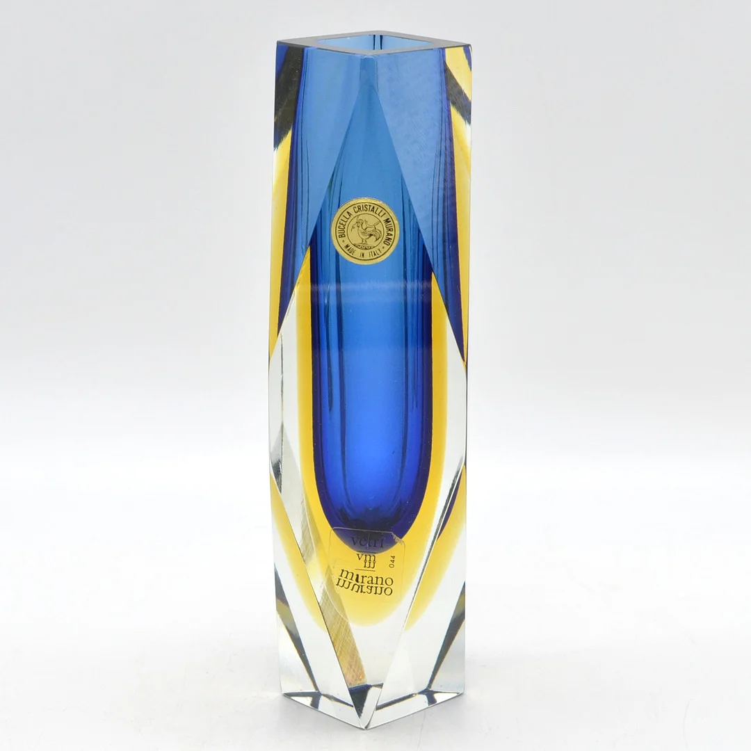 MURANO DESIGNERVASE, BUCELLA CRISTALLI, STUDIOGLAS, SOMMERSO, FACETTIERTE WANDUNG, ITALIEN, UM 1960. — Art glass — Kunst- und Auktionshaus Kleinhenz