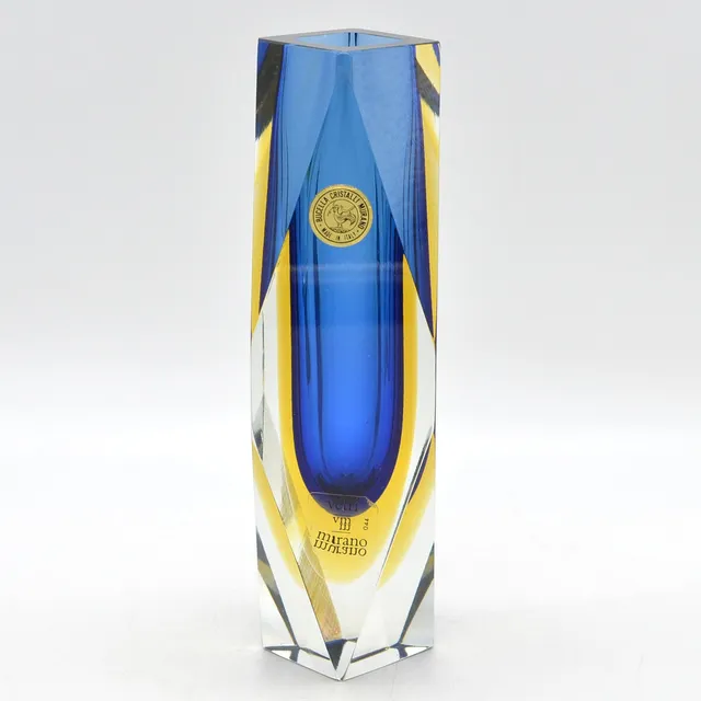 MURANO DESIGNERVASE, BUCELLA CRISTALLI, STUDIOGLAS, SOMMERSO, FACETTIERTE WANDUNG, ITALIEN, UM 1960.