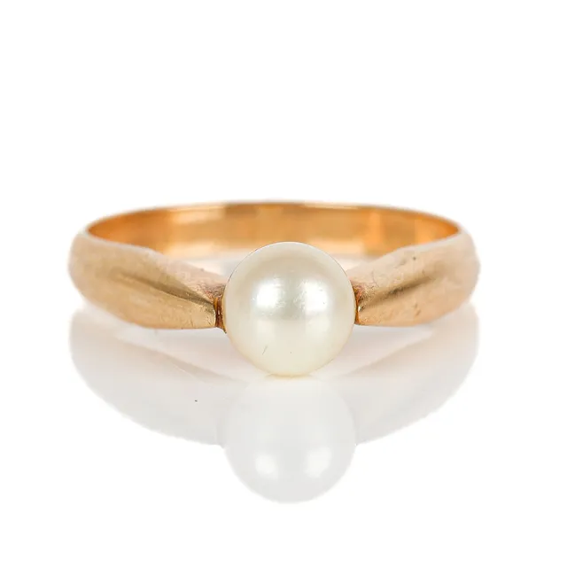 Jørgen Larsen. Pearl ring of 14 kt. gold, size 55