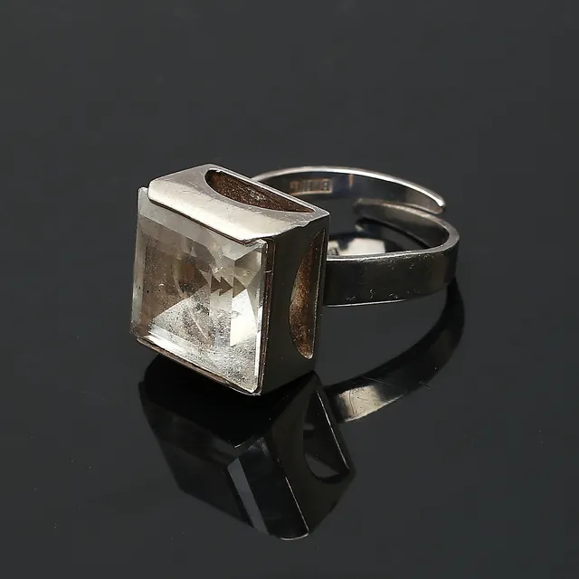 RING, silver med bergkristall, Bengt Hallberg, Köping 1976.