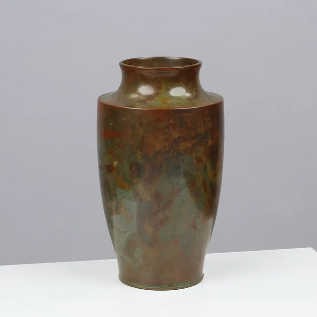 HASEGAWA GASEN (1901–1994). Stor vase af bronze med flerfarvet patinering, stemplet, Japan, 1960/70'erne.