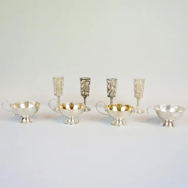 PUNSCHBÄGARE samt SNAPSGLAS silver och glas, 8 delar.