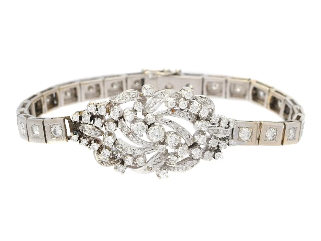 ARMBAND, 18K vitguld, briljant- och åttkantslipade diamanter ca 2,50 ctv, ca TW-Cr/SI-P, längd 17 cm, vikt 24,8 g, armbandet är skadat. — Smycken/Armband — Kaplans