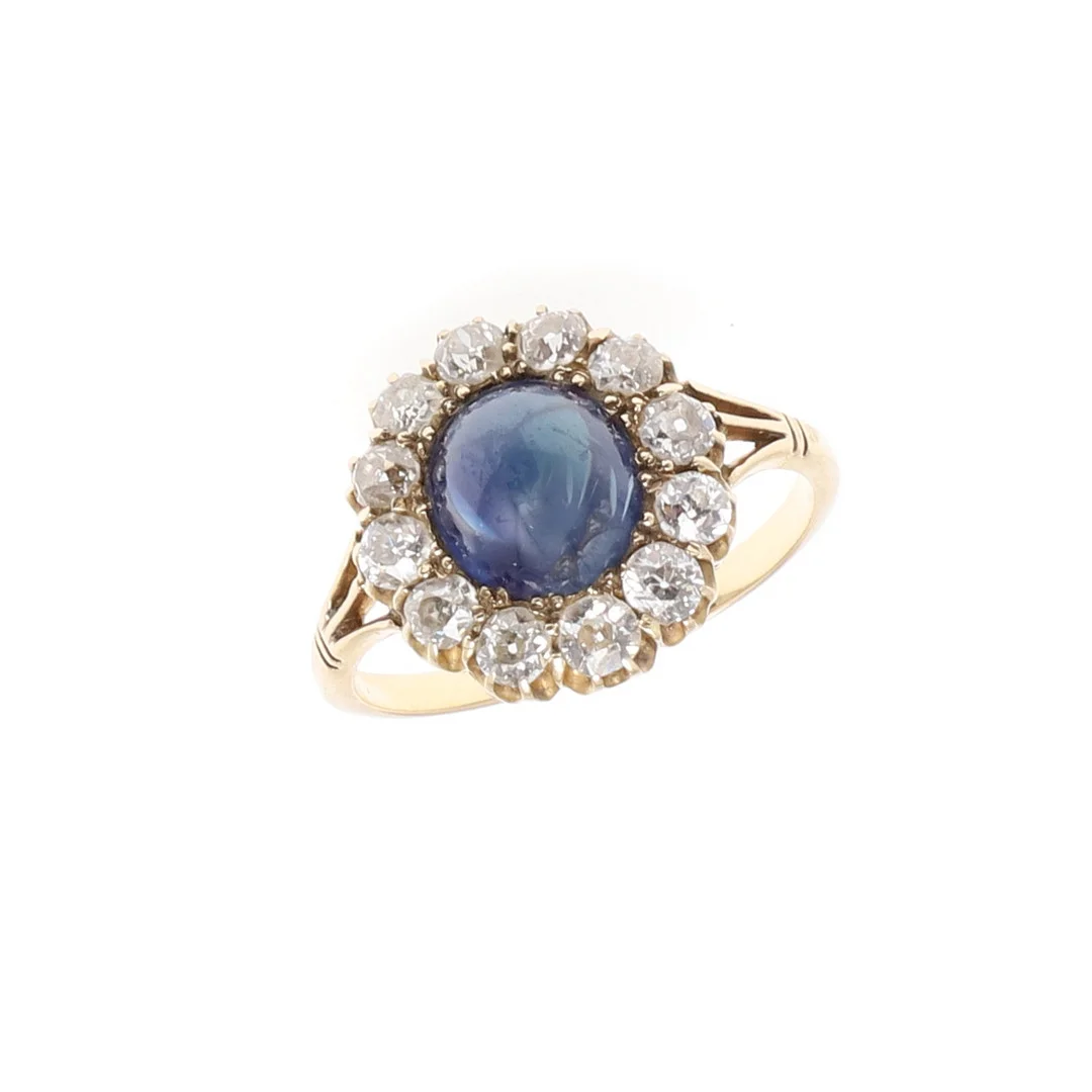 A SAPPHIRE AND DIAMOND CLUSTER RING. — Rings — Lawrences Auctioneers