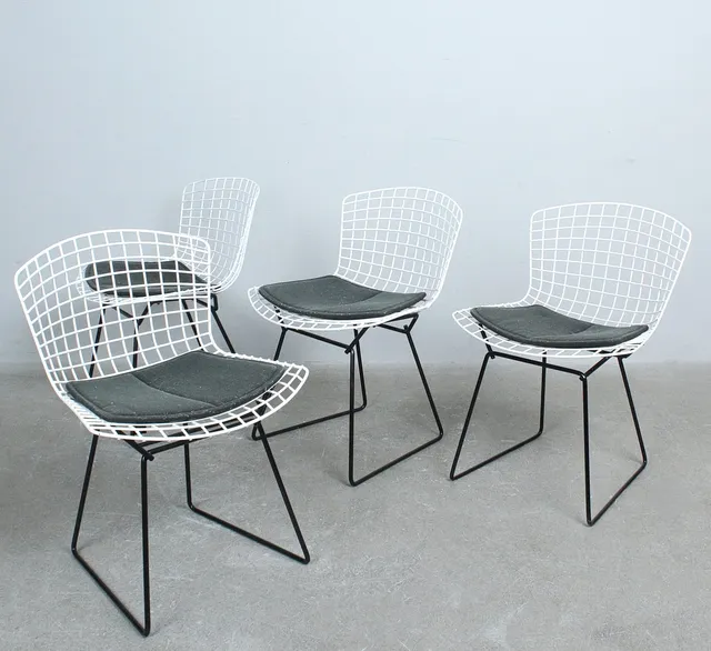 HARRY BERTOIA. Knoll International. Set Stühle / Esszimmerstühle, Modell 420, Side Chair / Bertoia Chair, Entwurf aus den 1950ern.