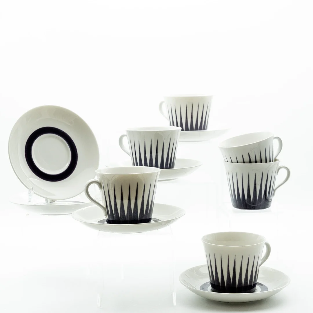 UPSALA-EKEBY GEFLE Eugene Trost "Astra" Tekoppar med fat (12 delar) 1900-tal. — Tableware — Norrlands Auktionsverk