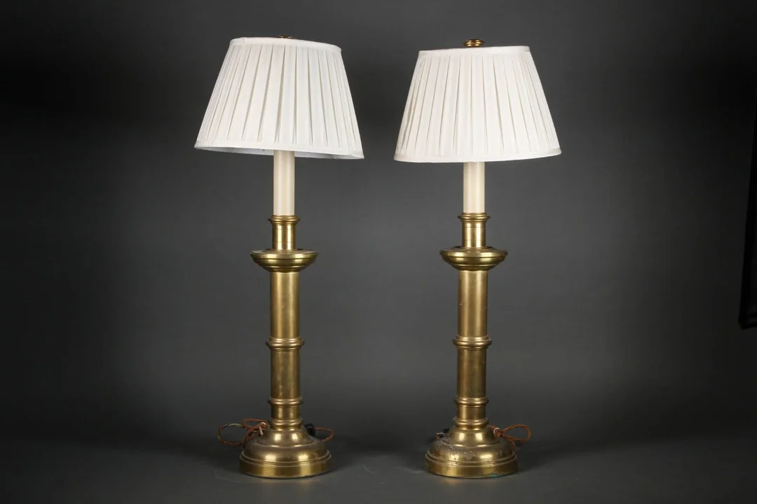 Ralph Lauren. Pair of brass table lamps (2) — Lamps and lighting/Table lamps — Lauritz