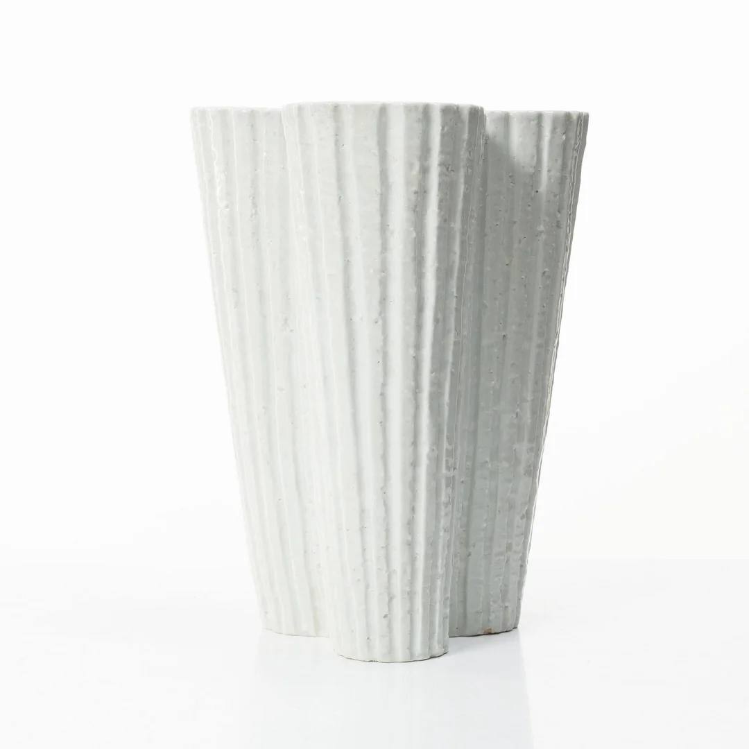 Gunnar Nylund, Vas, chamotterat stengods, Rörstrand. — Design/Keramik — Bukowskis