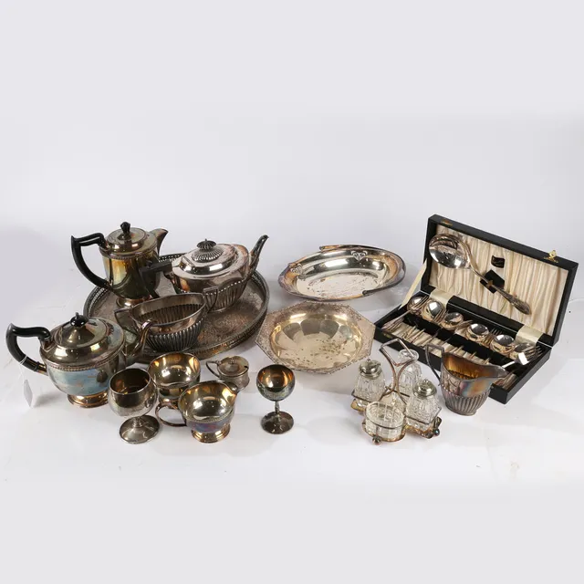 A LARGE AND EXTENSIVE COLLECTION OF SILVER PLATED WARE.