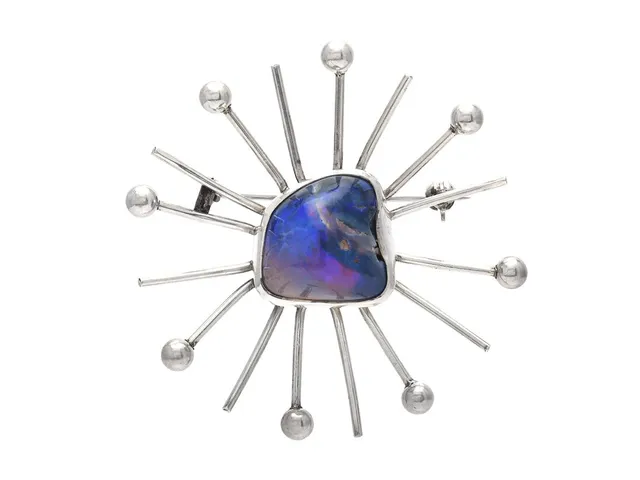 ROLF LINDGREN, brosch, silver, opal, Sala 1964, diameter 55 mm, vikt 13,6 g, opal med sprickor och naturliga håligheter. (d)